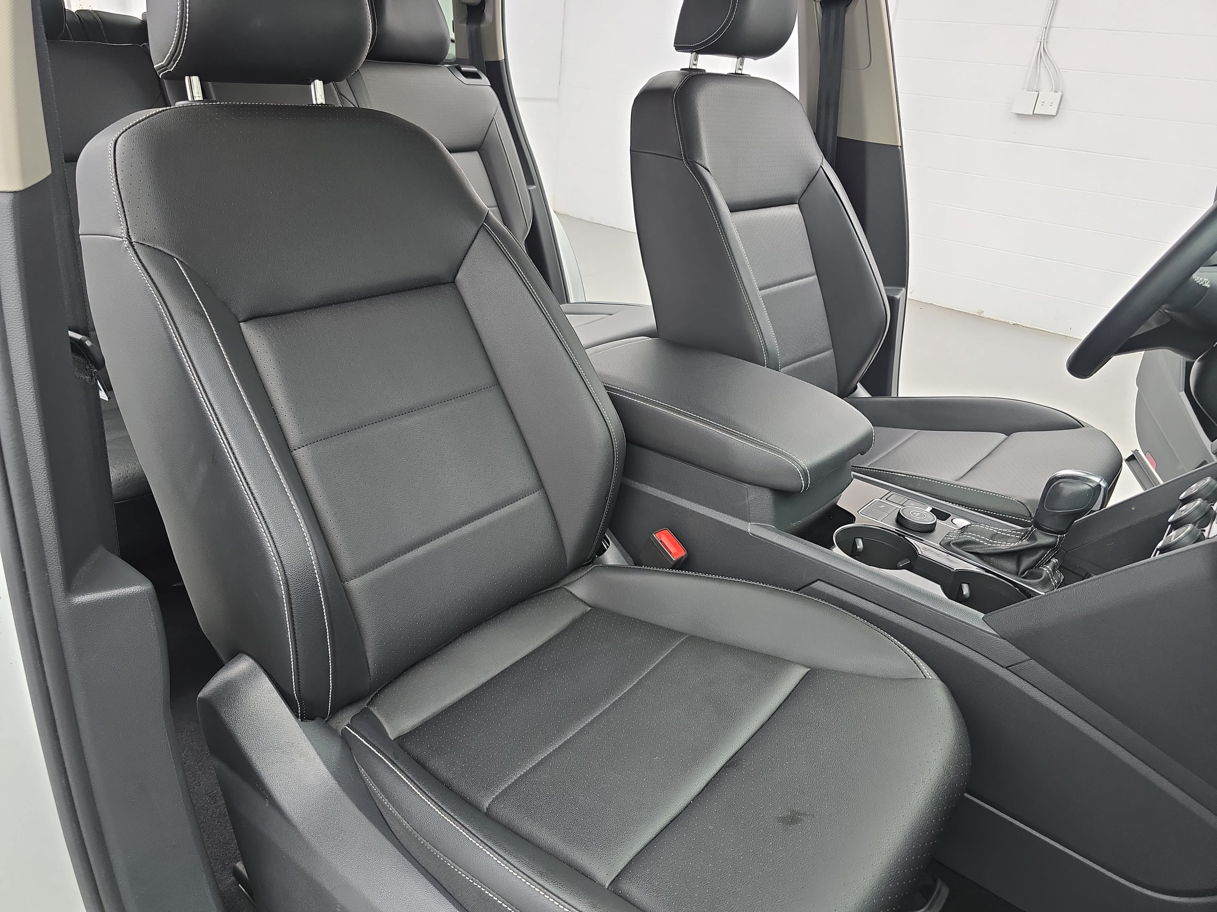 Certified 2023 Volkswagen Atlas SE w/ Black Wheel Package AWD/4WD image 10