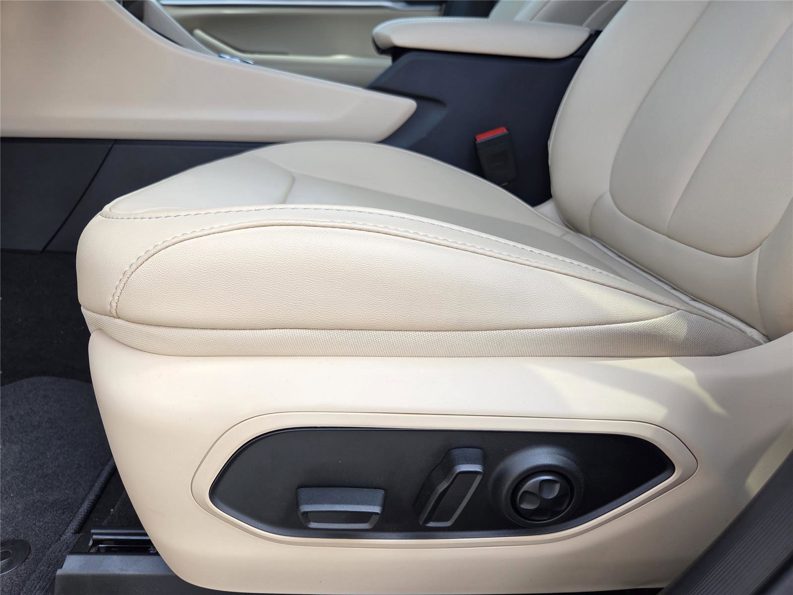 New 2026 Jeep Grand Cherokee Limited image 17