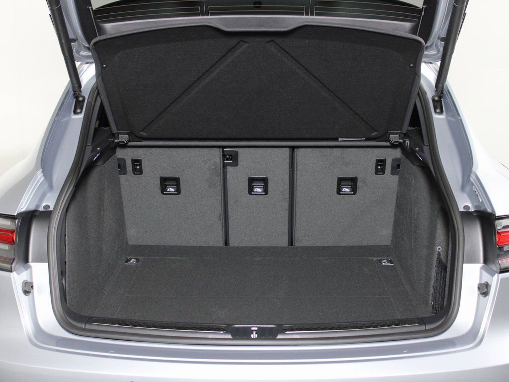 Certified 2026 Porsche Macan AWD/4WD image 13