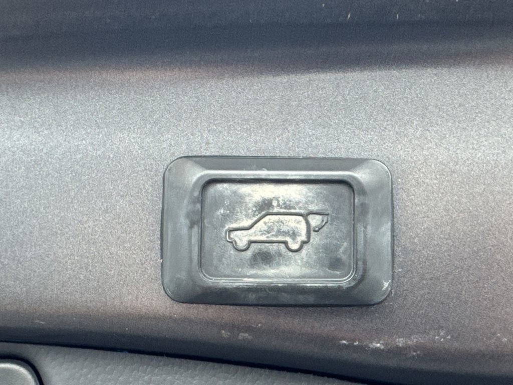 Used 2020 Toyota RAV4 XLE w/ Convenience Package AWD/4WD image 17