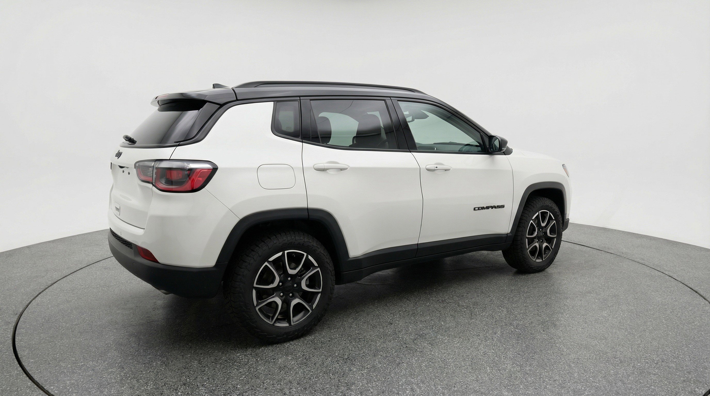 Used 2025 Jeep Compass Trailhawk AWD/4WD image 9
