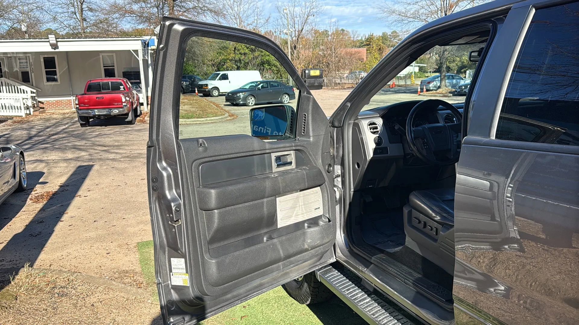 Used 2014 Ford F150 FX4 w/ Equipment Group 402A Luxury image 16