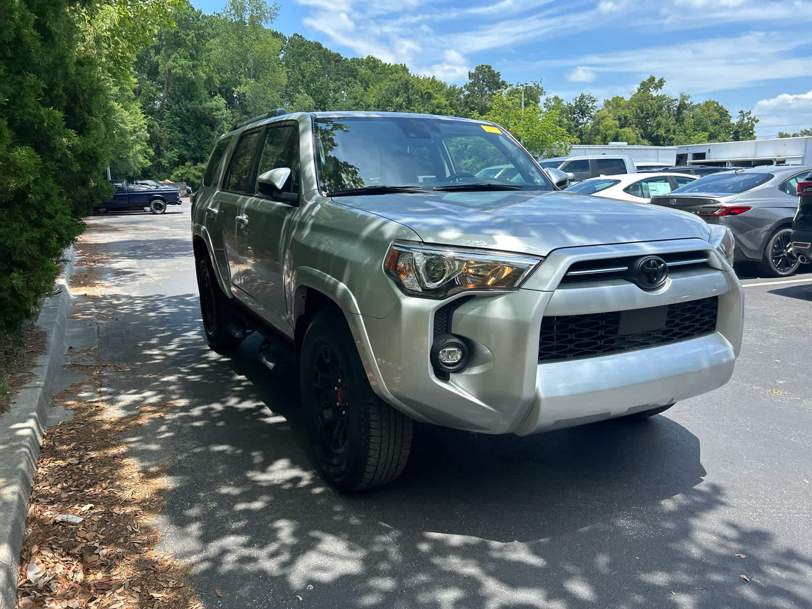 Used 2023 Toyota 4Runner SR5 Premium w/ Moonroof Package RWD image 6
