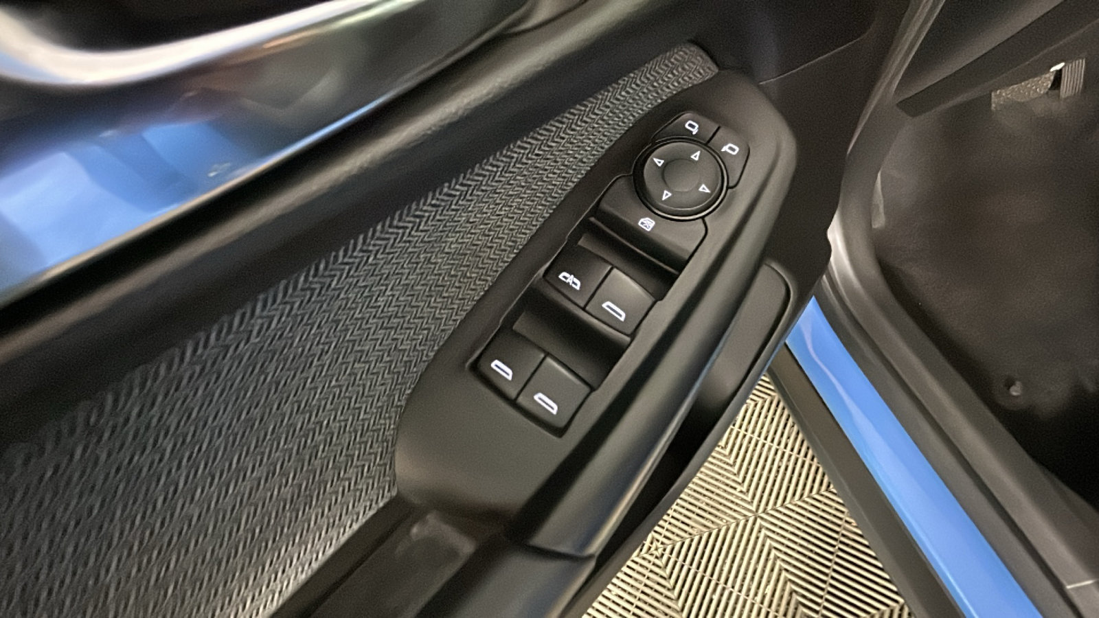 Used 2024 Chevrolet TrailBlazer LT w/ LT Cold Weather Package FWD image 13