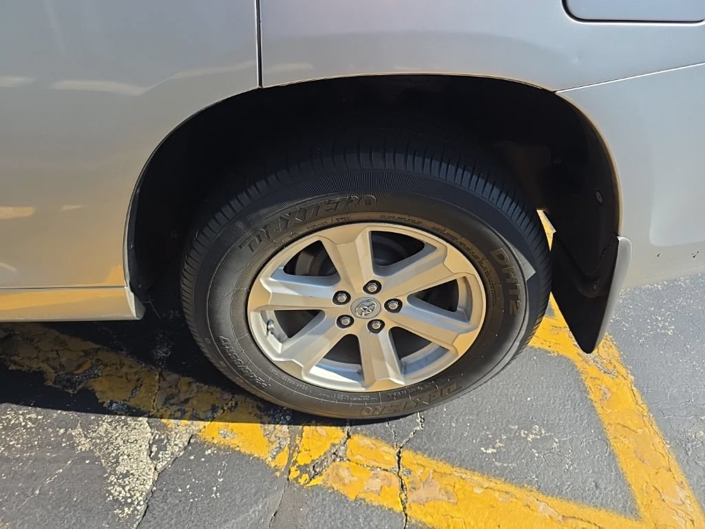 Used 2010 Toyota Highlander SE AWD/4WD image 12
