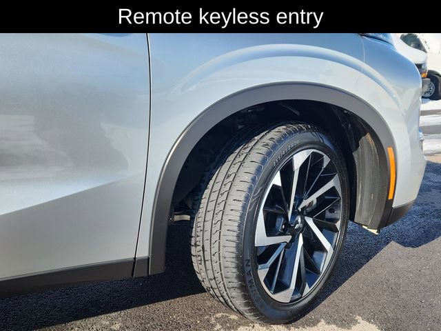 Used 2024 Mitsubishi Outlander SE image 17