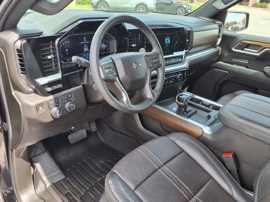 Used 2024 Chevrolet Silverado 1500 High Country w/ Technology Package AWD/4WD image 23