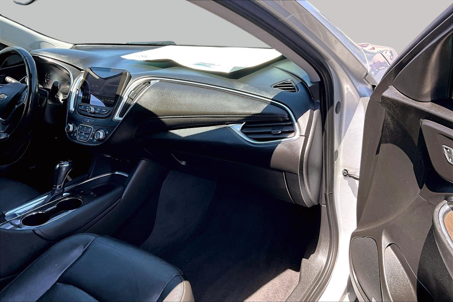 Used 2020 Chevrolet Malibu Premier FWD image 15