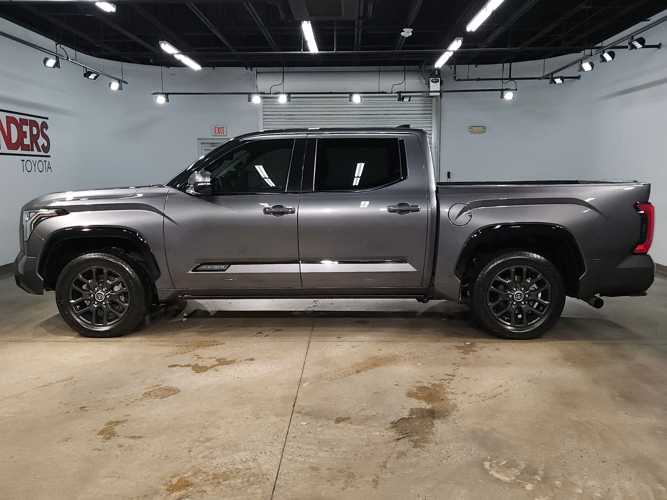 Used 2022 Toyota Tundra Platinum image 4