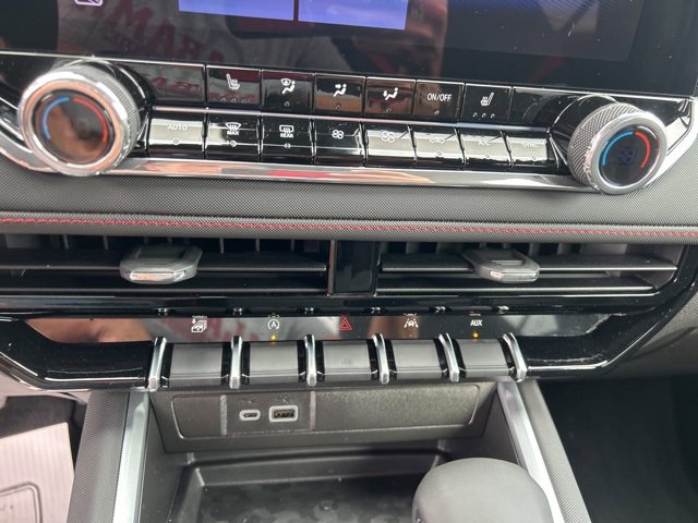 New 2026 Chevrolet Colorado Z71 w/ LPO, Hood Decal Package image 25