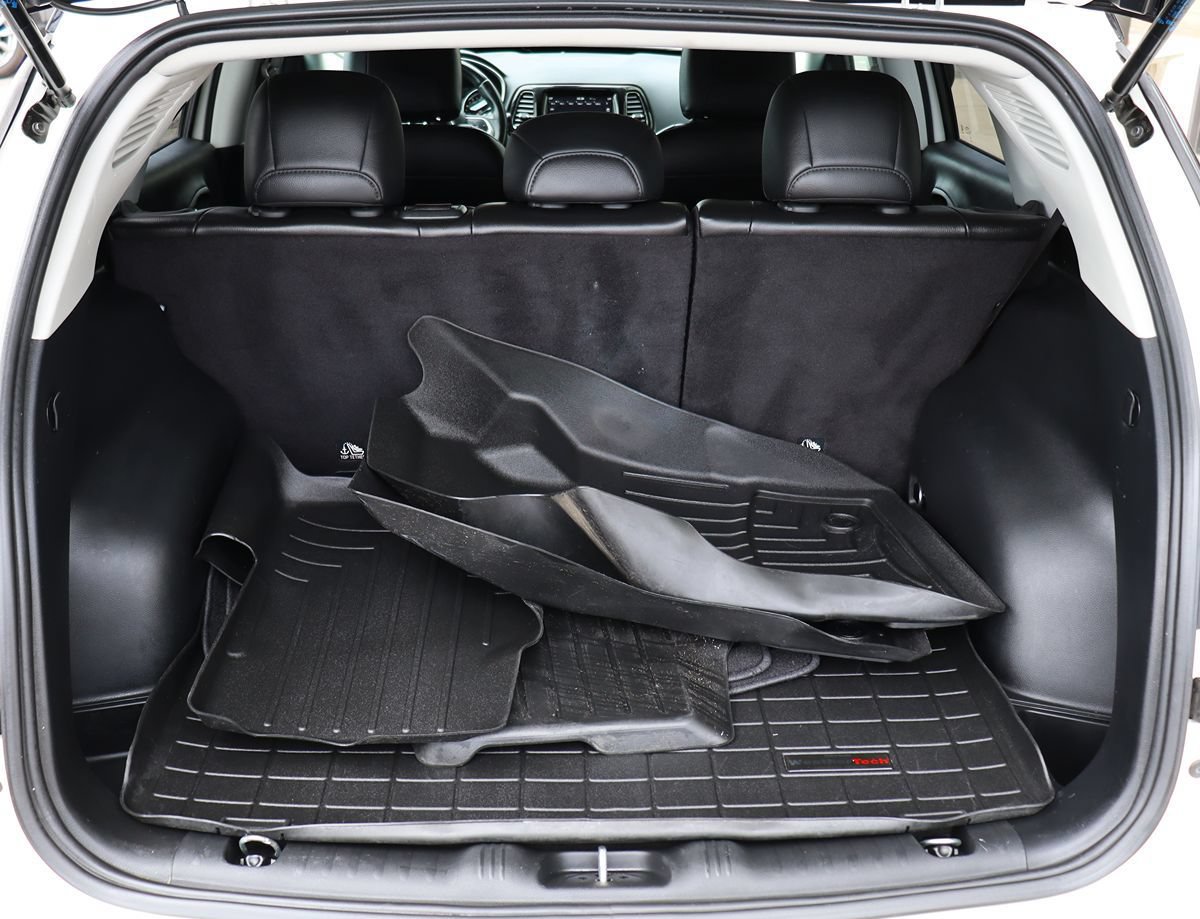 Used 2019 Jeep Compass Latitude FWD image 23