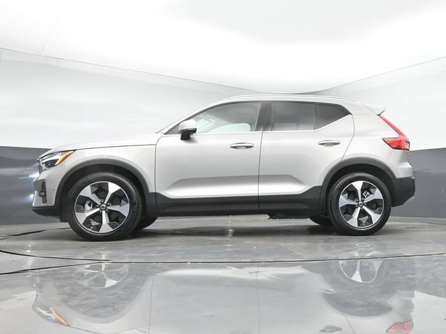 Used 2025 Volvo XC40 B5 Plus AWD/4WD image 38