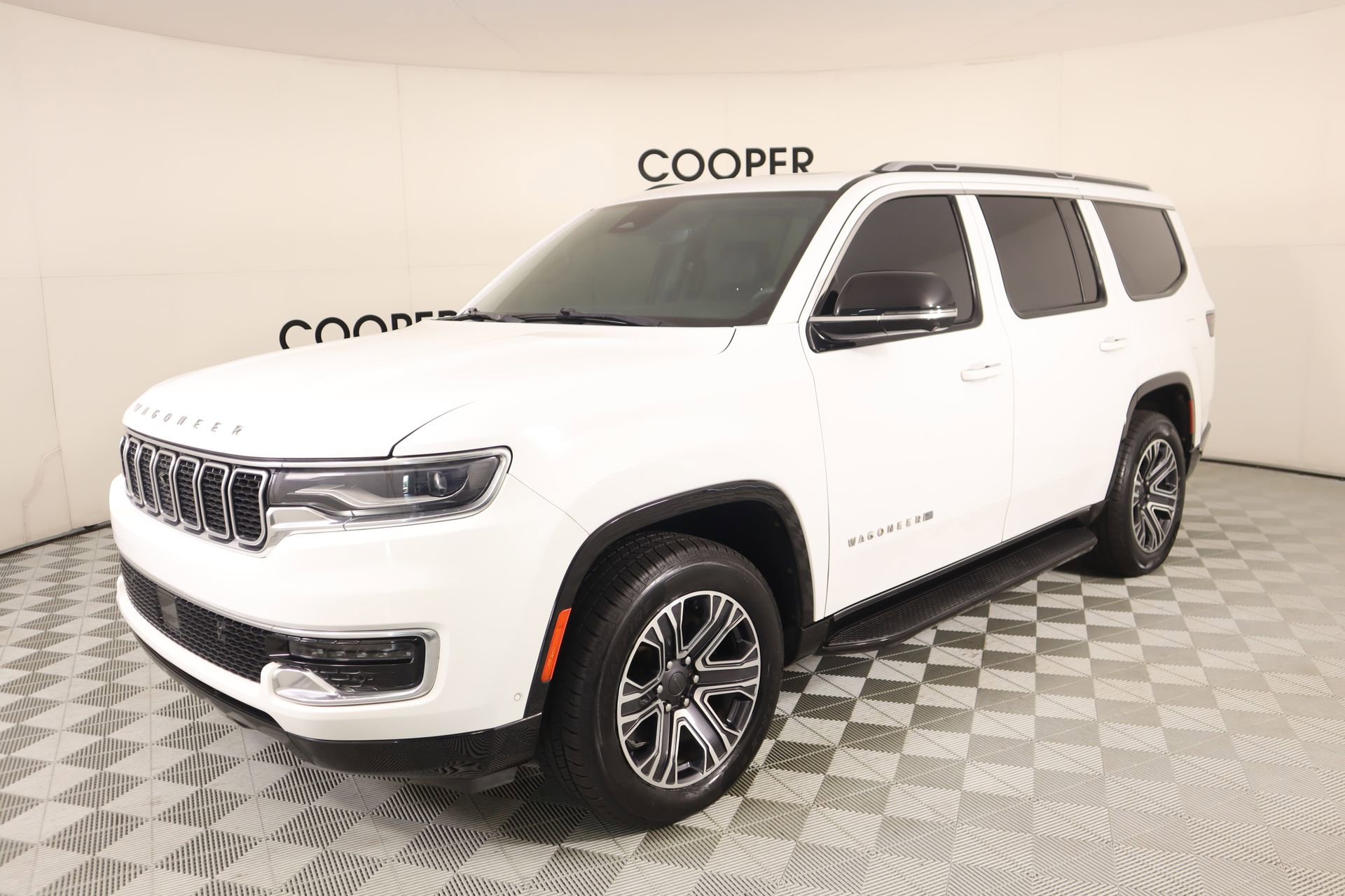 Used 2023 Jeep Wagoneer 4WD w/ Premium Group I image 11