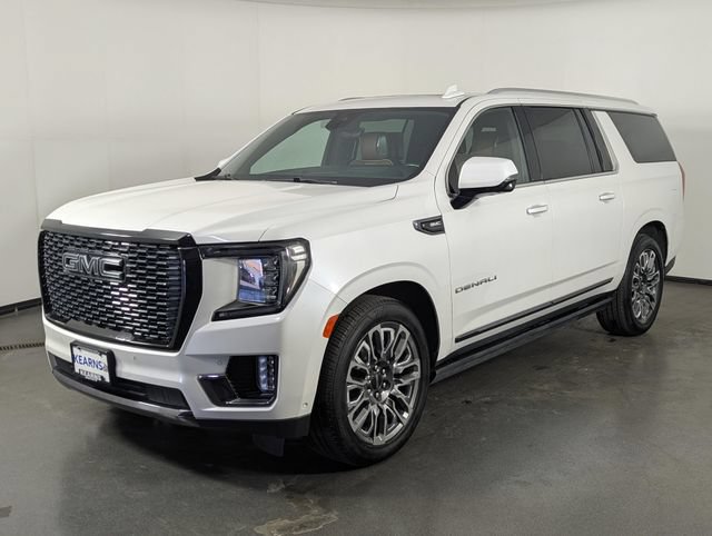 Used 2023 GMC Yukon XL Denali Ultimate AWD/4WD image 4
