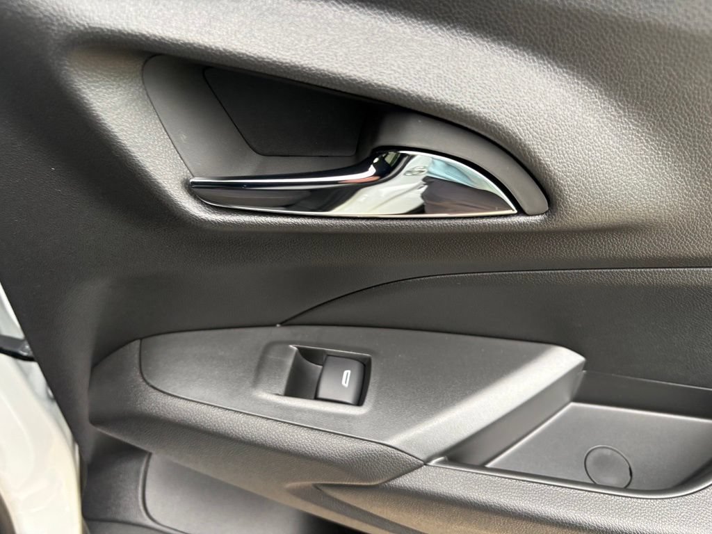 New 2026 Chevrolet Trax RS w/ Sunroof Package FWD image 33
