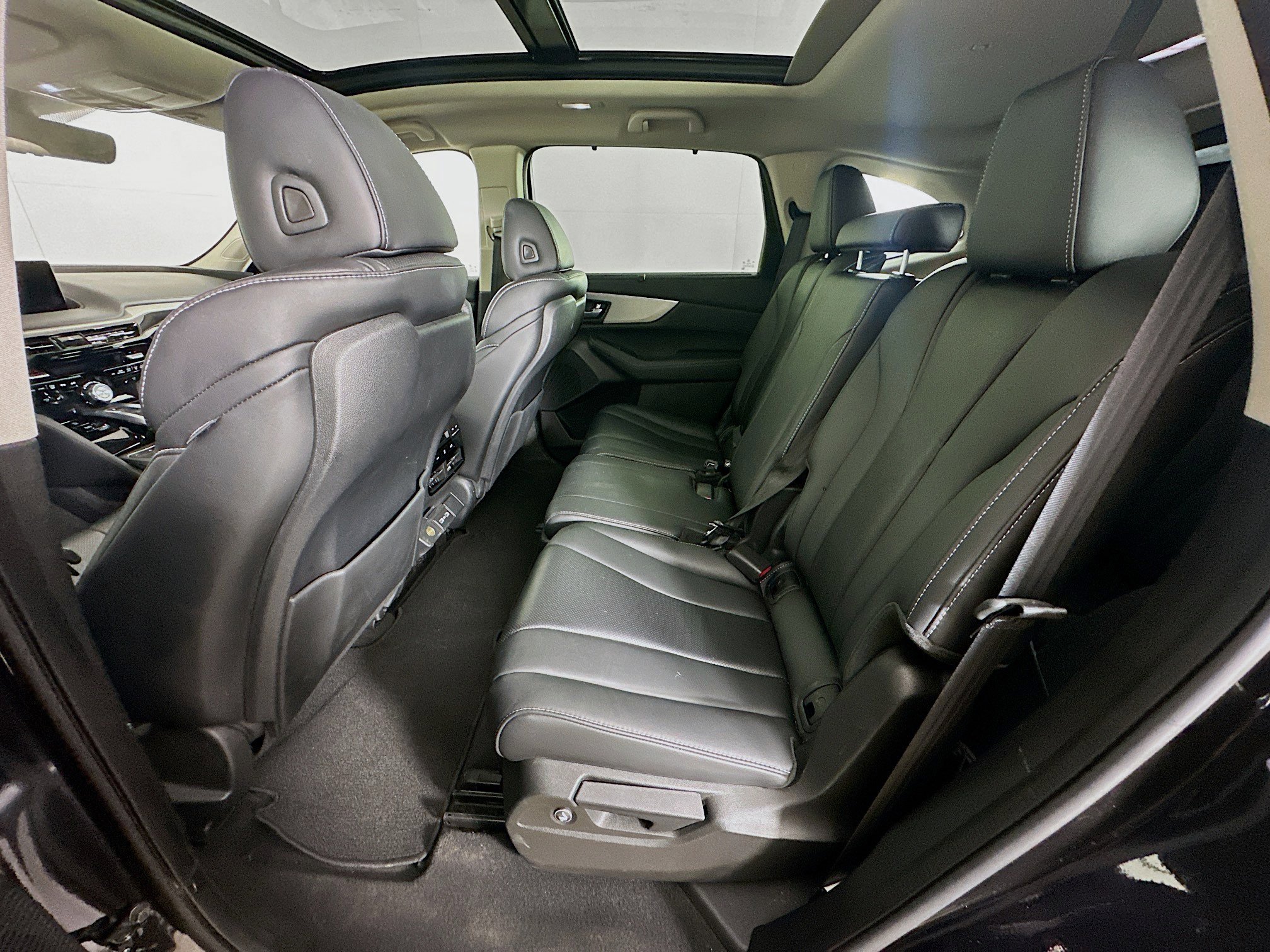 Used 2023 Acura MDX SH-AWD w/ Technology Package image 29