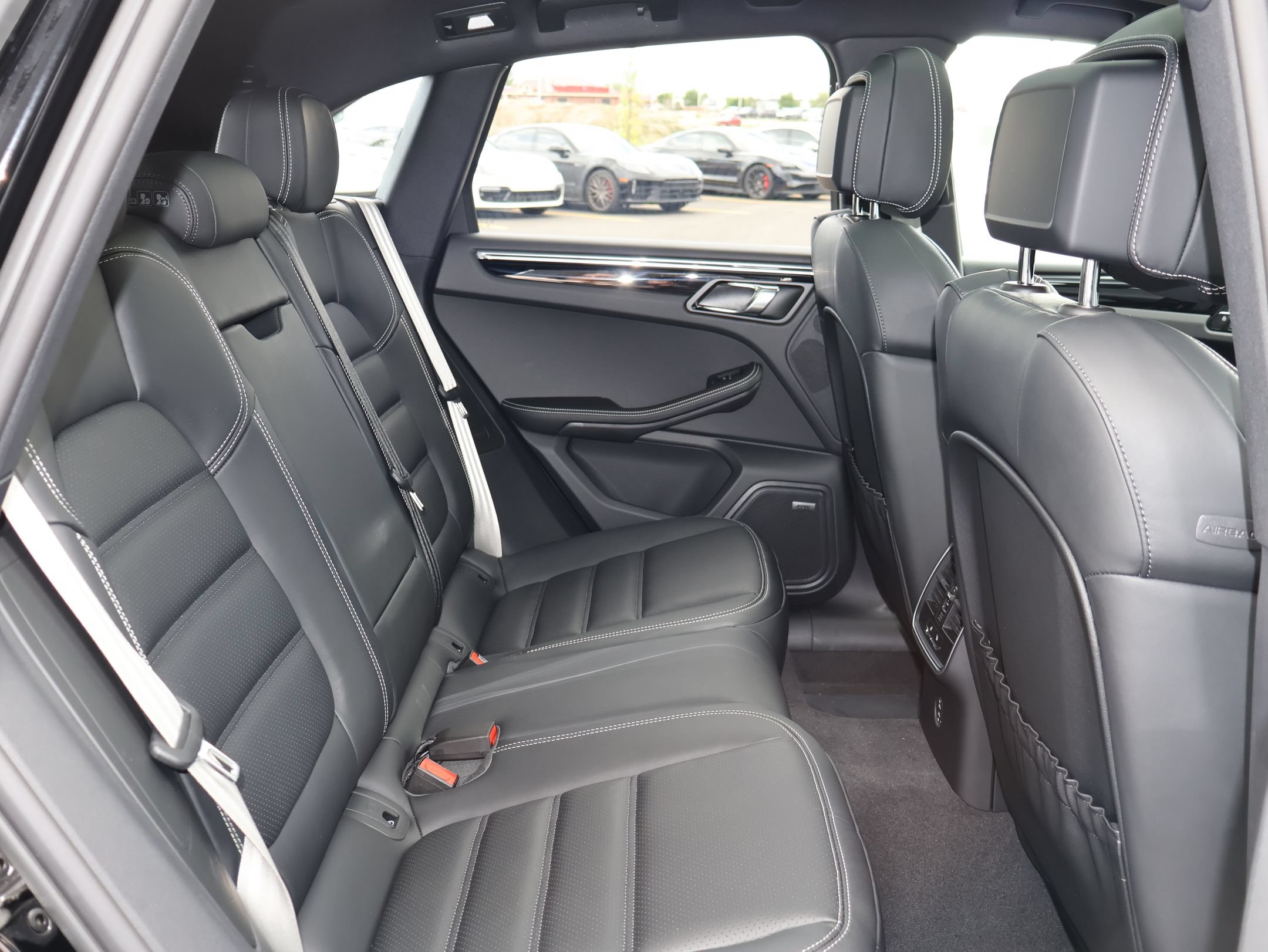 New 2026 Porsche Macan Turbo AWD/4WD image 25