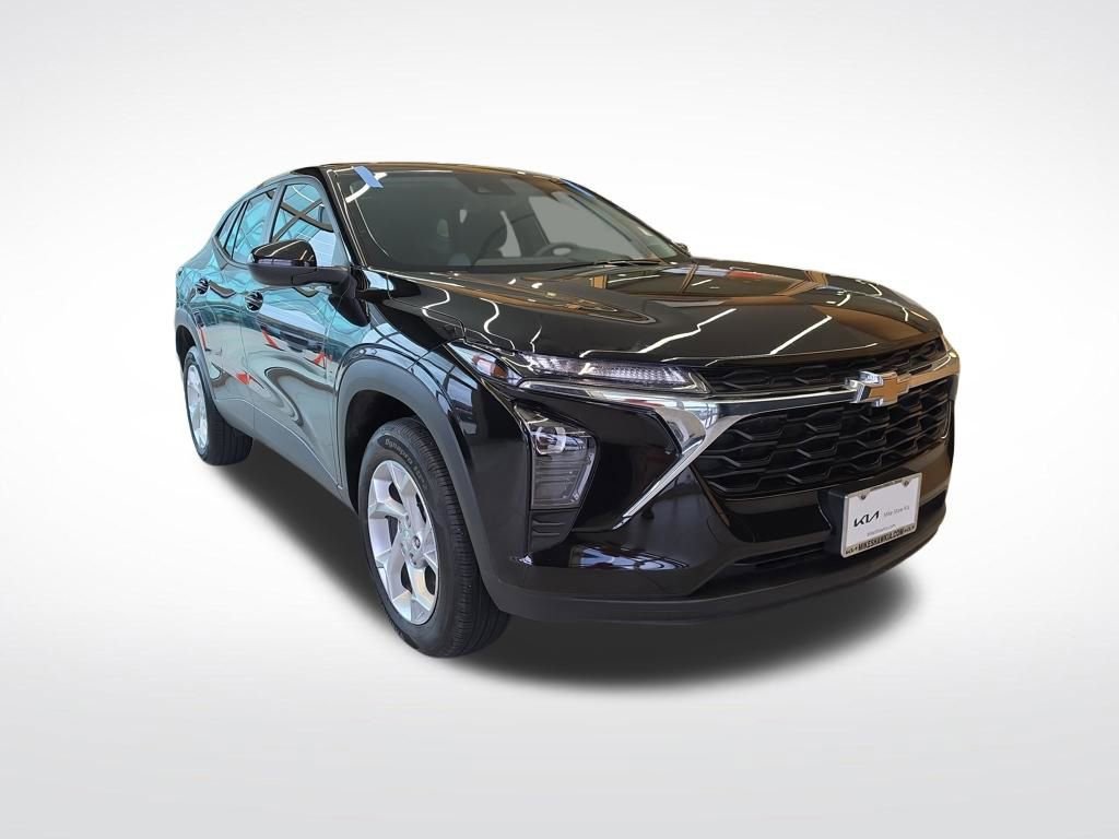 Used 2025 Chevrolet Trax LS w/ LS Convenience Package FWD image 7