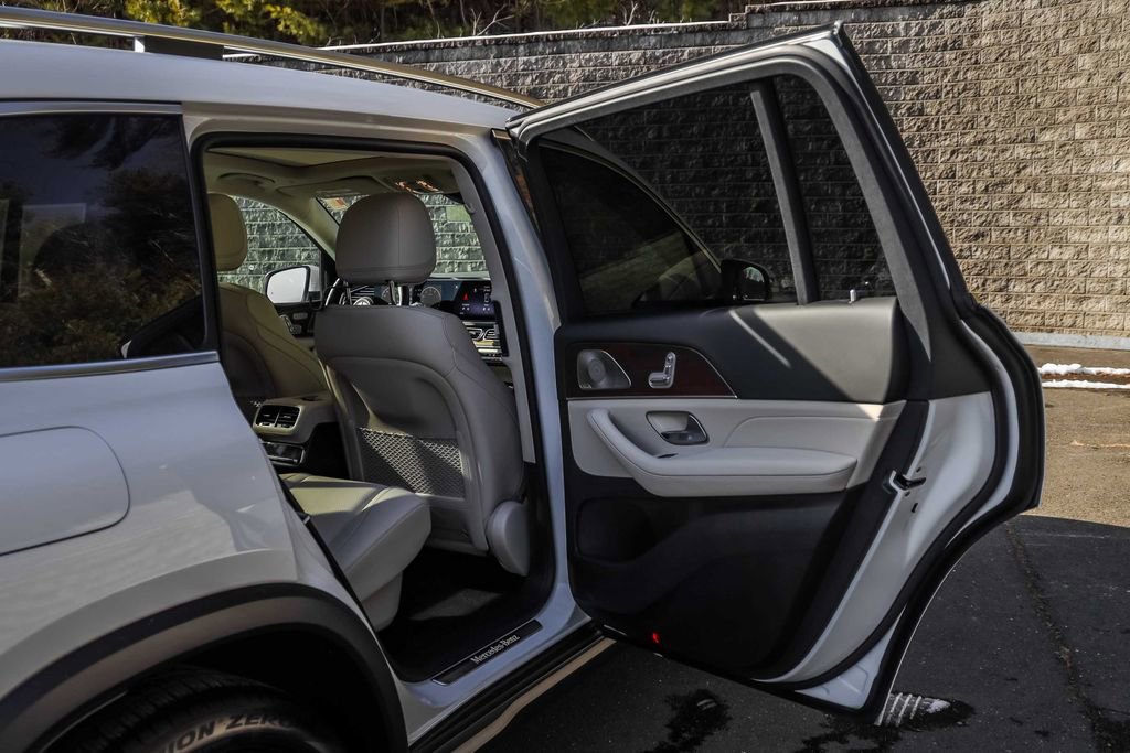 Used 2024 Mercedes-Benz GLS 450 4MATIC image 16