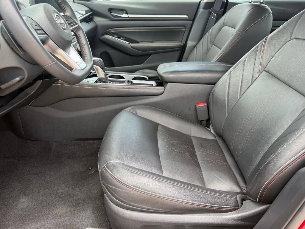Used 2023 Nissan Altima 2.5 SR w/ SR Premium Package FWD image 9