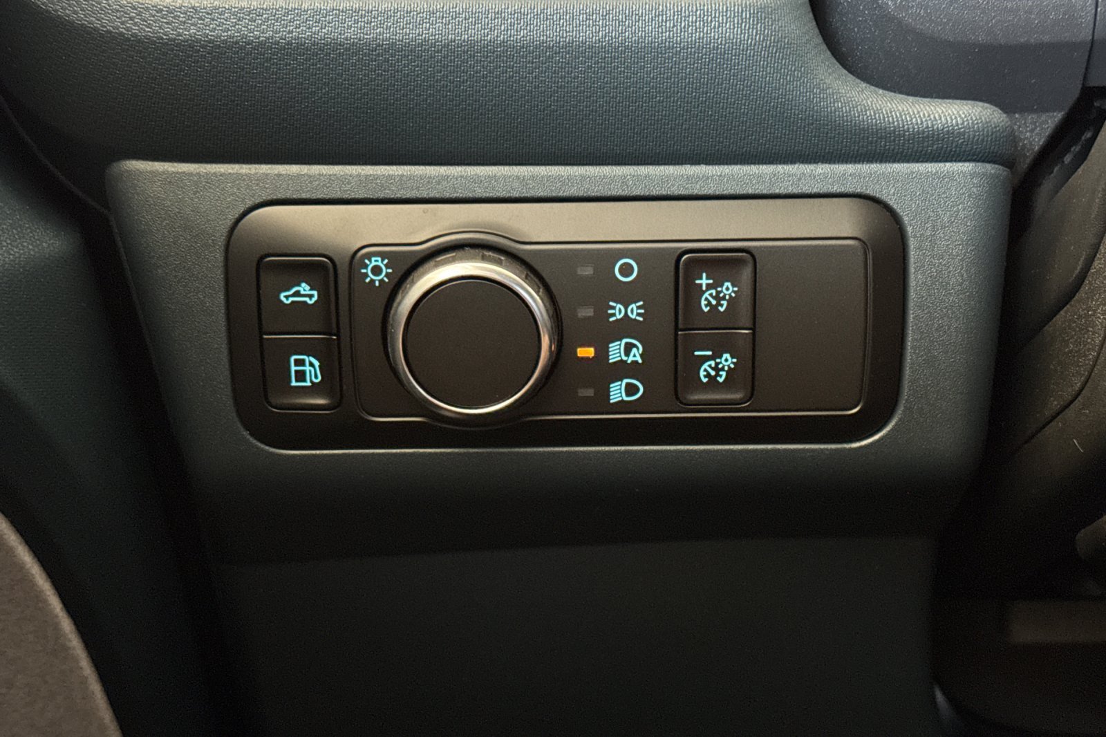 New 2026 Ford Maverick XLT w/ XLT Luxury Package FWD image 28