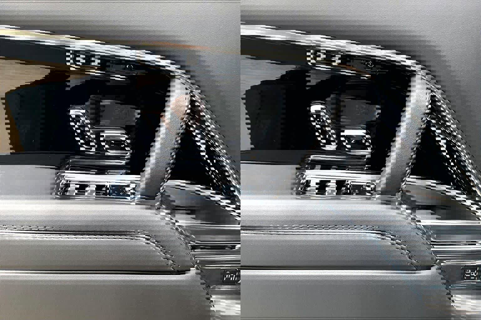 Used 2023 Land Rover Range Rover SE image 32