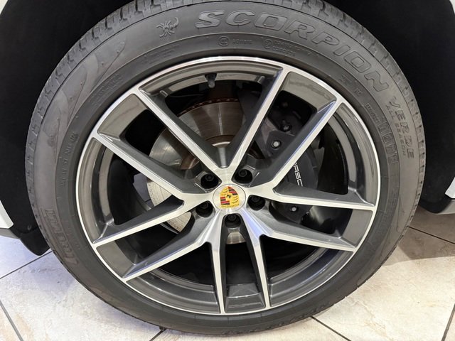 Used 2025 Porsche Macan image 26