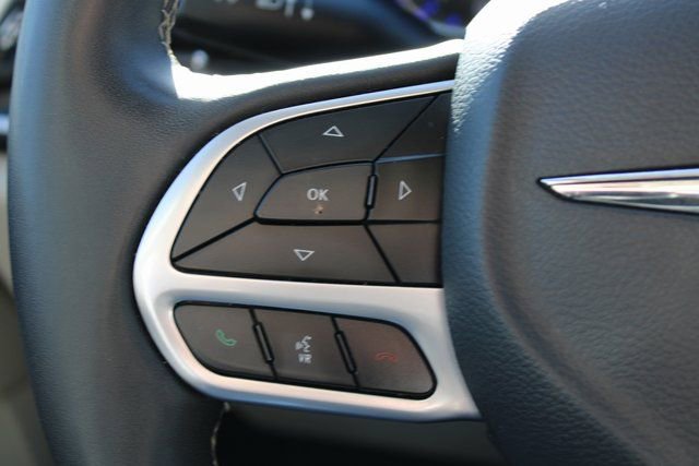 Used 2022 Chrysler Pacifica Touring-L image 30