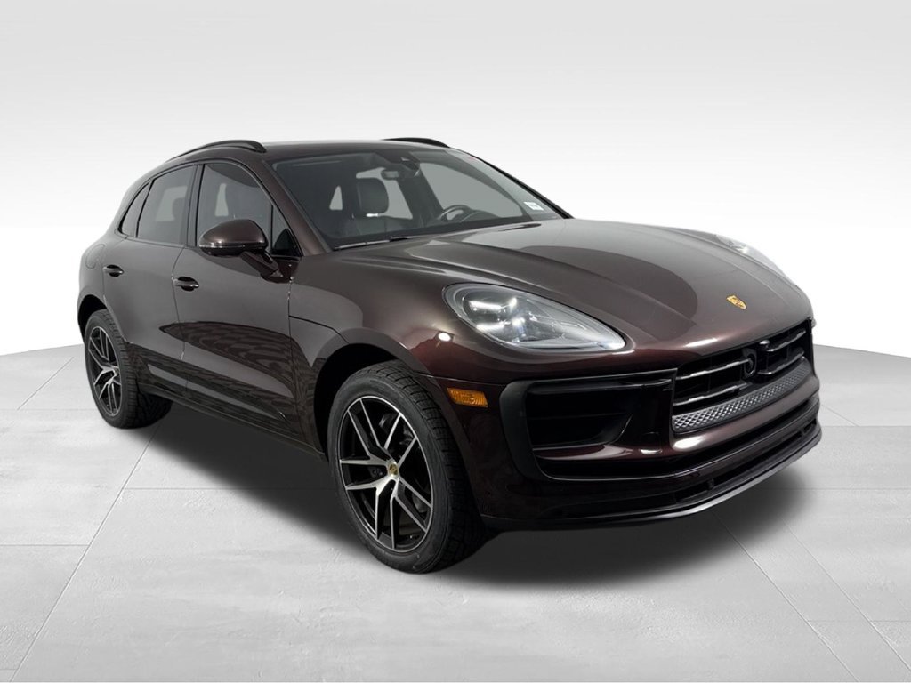 Used 2023 Porsche Macan AWD/4WD image 4