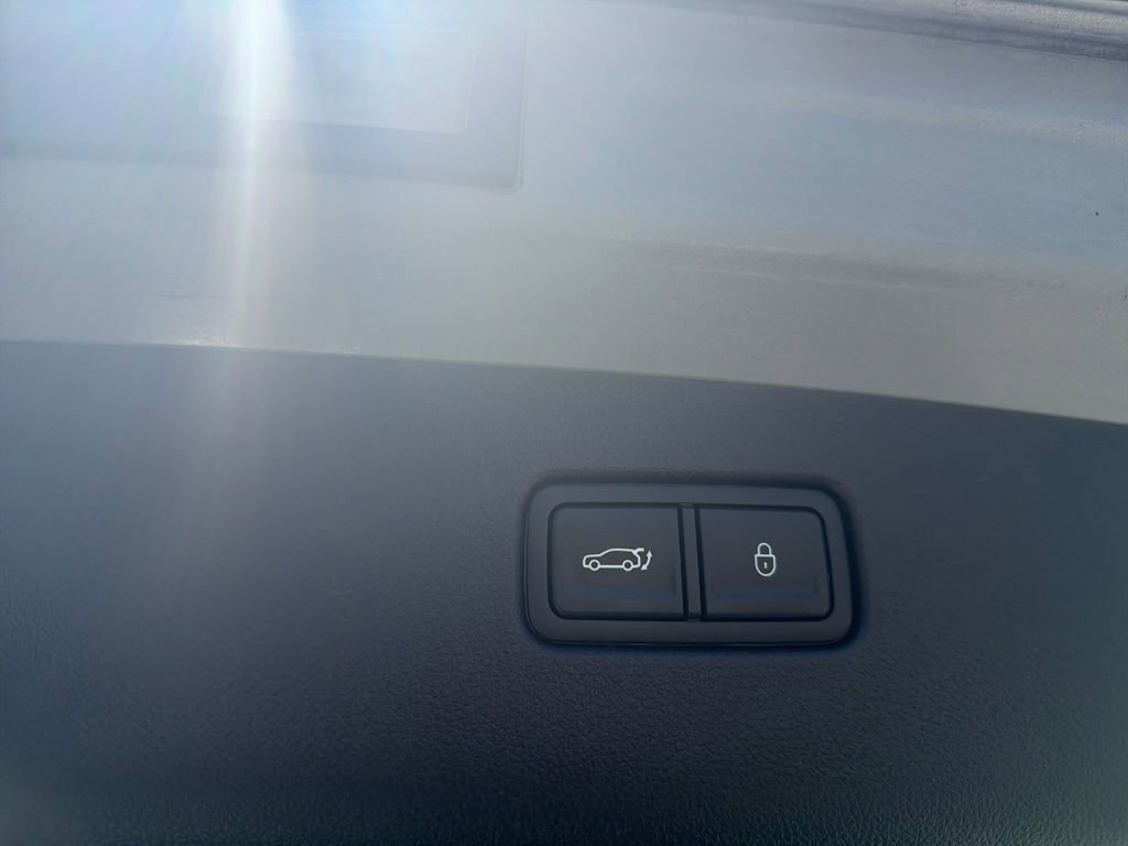 Used 2025 Genesis GV70 2.5T AWD/4WD image 11