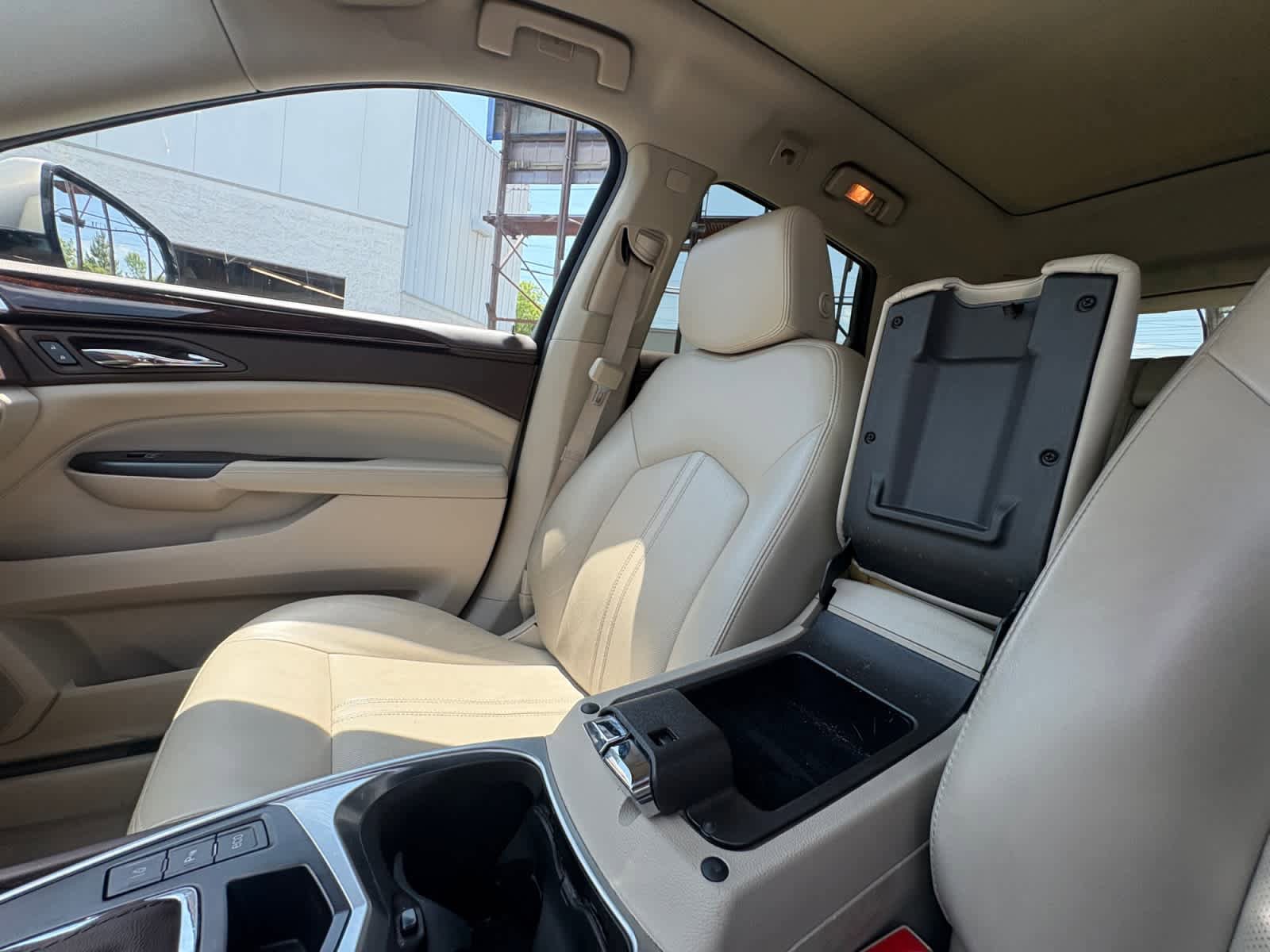 Used 2015 Cadillac SRX Luxury w/ Driver Awareness Package AWD/4WD image 29
