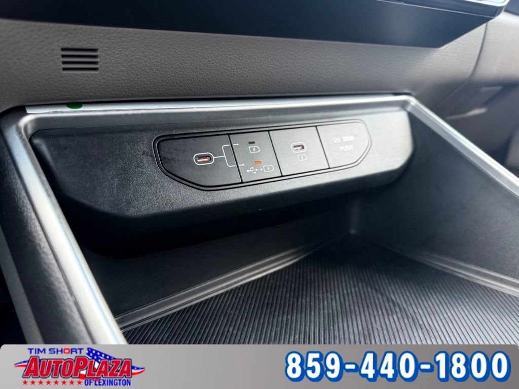 Used 2025 Kia Carnival FWD image 23