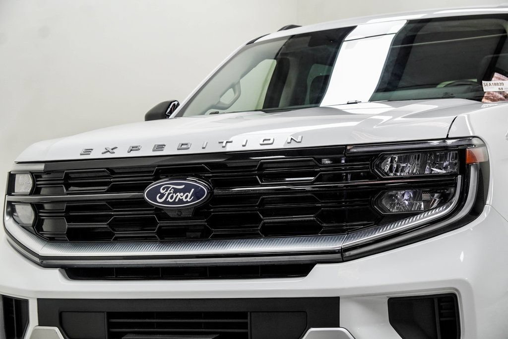 Used 2025 Ford Expedition Platinum AWD/4WD image 2