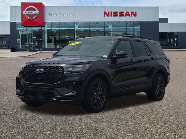 Used 2025 Ford Explorer ST-Line w/ ST-Line Street Pack AWD/4WD image 3
