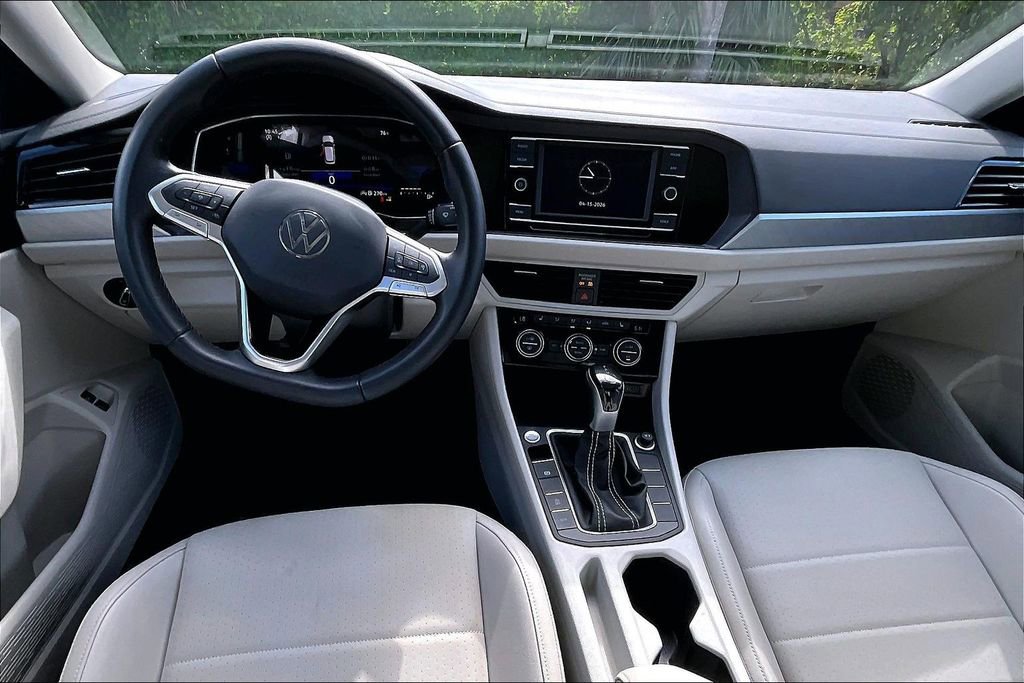 Certified 2023 Volkswagen Jetta SE w/ Panoramic Sunroof Package image 3