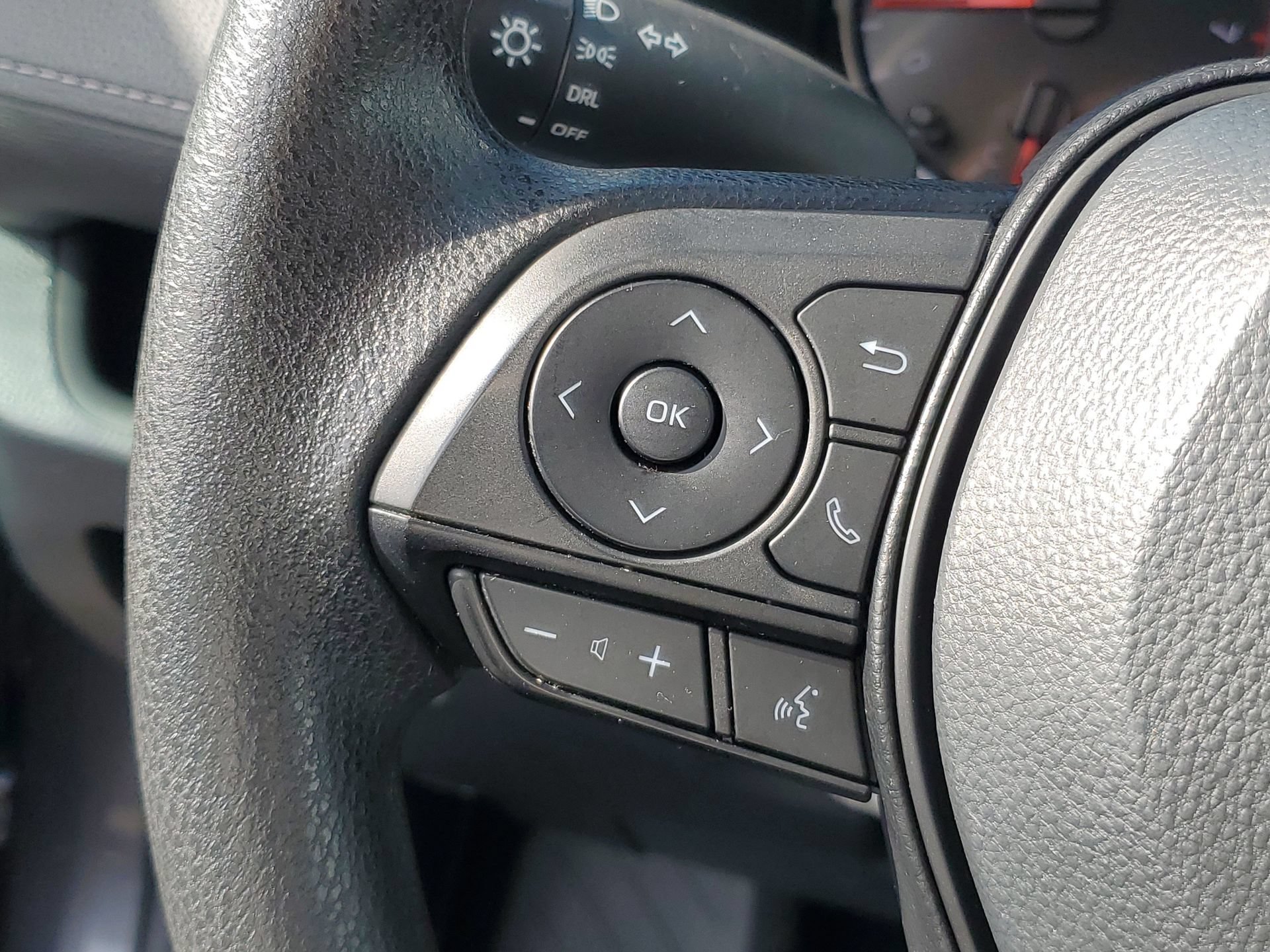 Used 2022 Toyota RAV4 LE FWD image 21