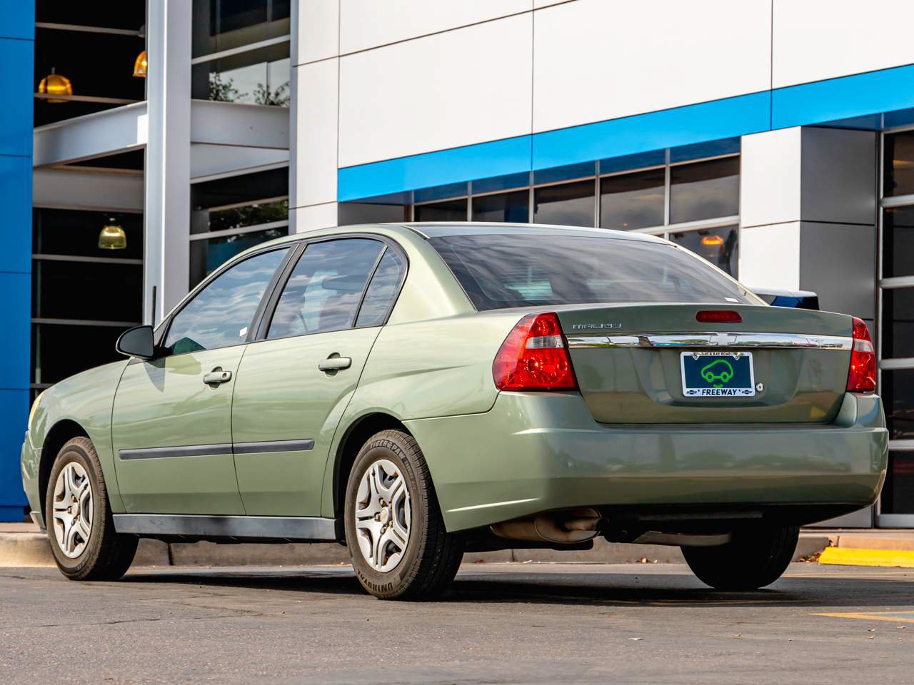 Used 2004 Chevrolet Malibu w/ Preferred Equipment Group FWD image 3