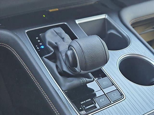 Used 2023 Toyota Sienna XLE Woodland Edition image 12