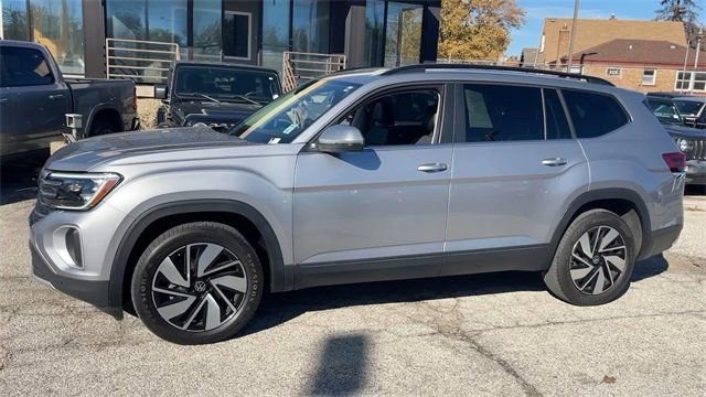 Used 2024 Volkswagen Atlas SE image 3
