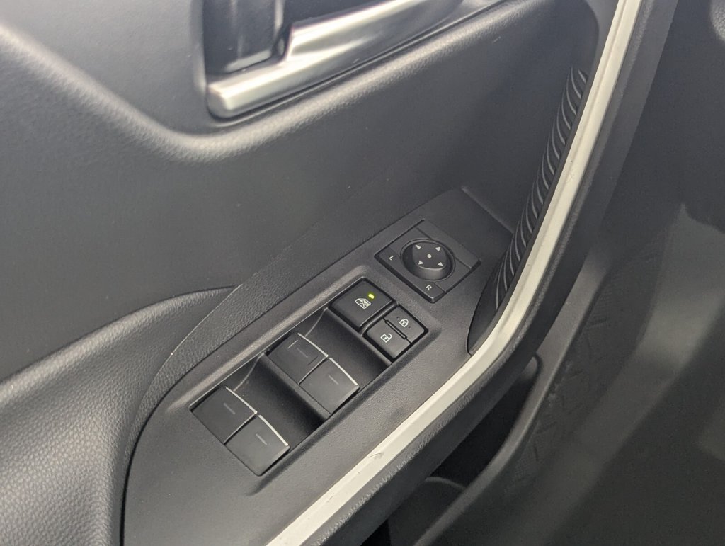Used 2025 Toyota RAV4 XLE FWD image 17
