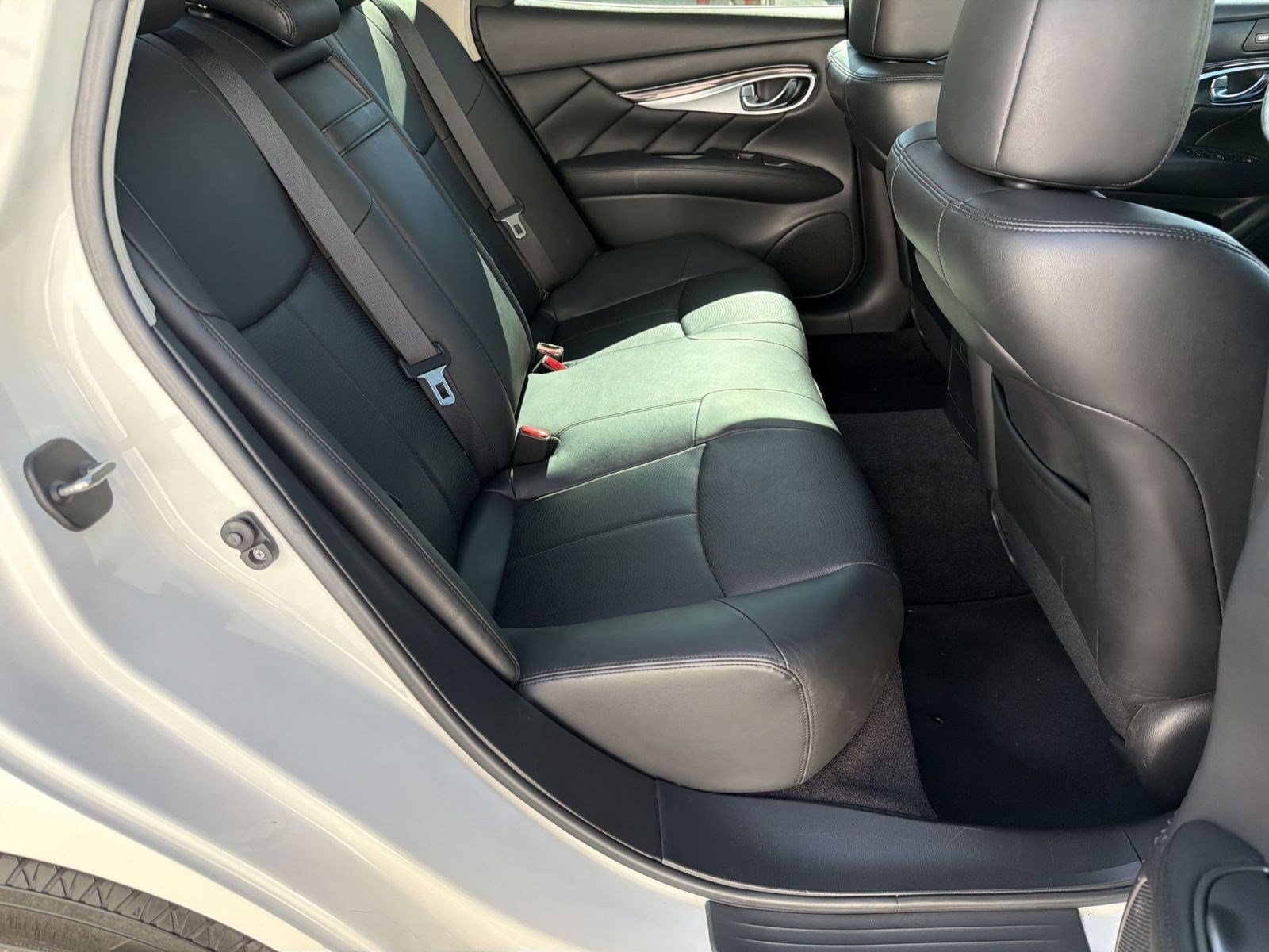 Used 2019 INFINITI Q70 Luxe RWD image 30