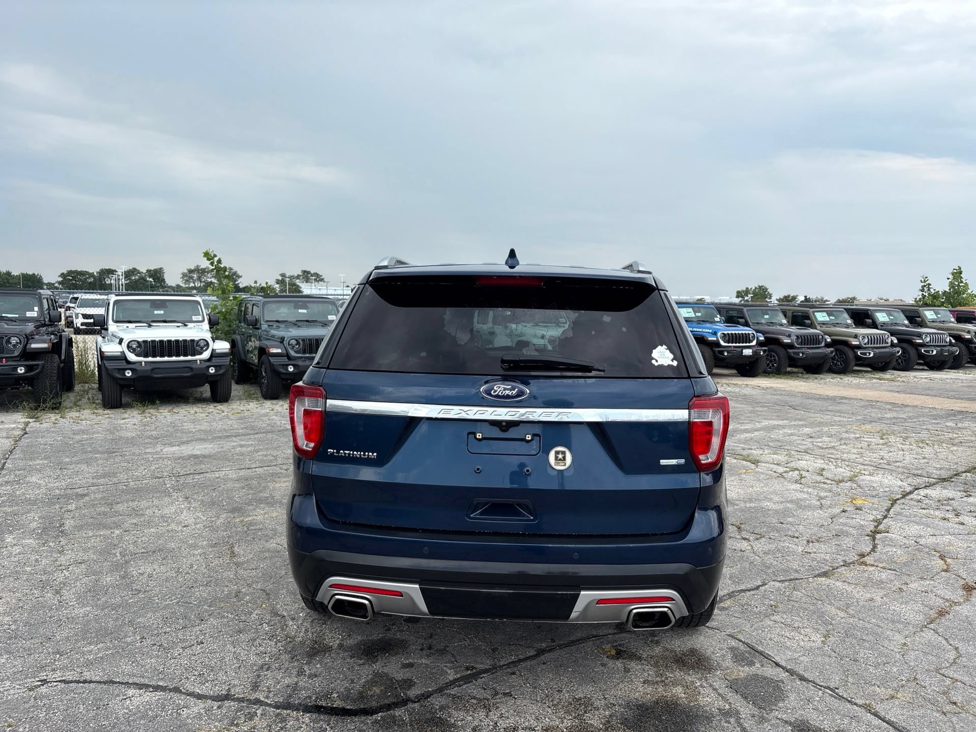 Used 2017 Ford Explorer Platinum AWD/4WD image 7