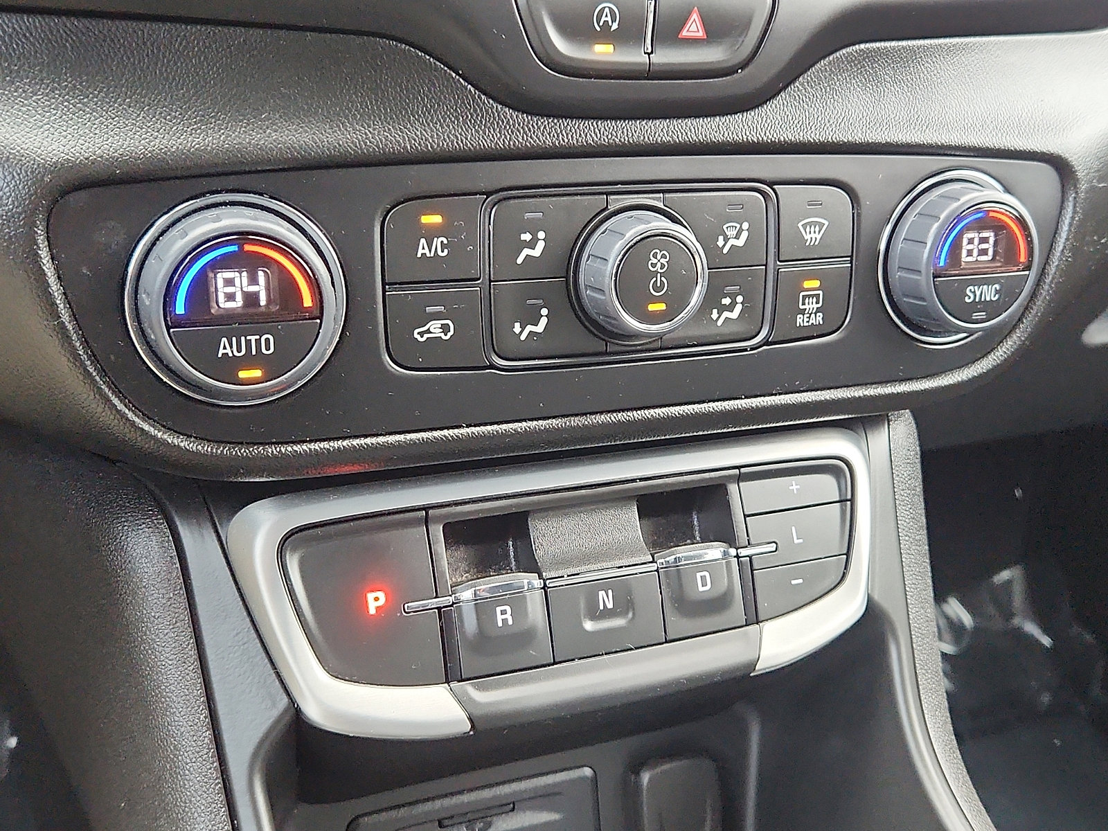 Used 2024 GMC Terrain SLT w/ Infotainment Package II image 17