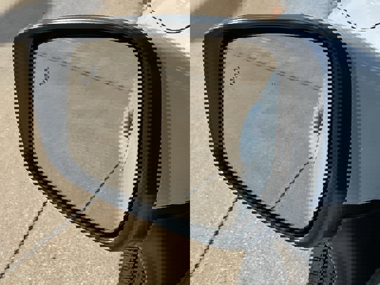 Used 2025 Nissan Versa SV image 11