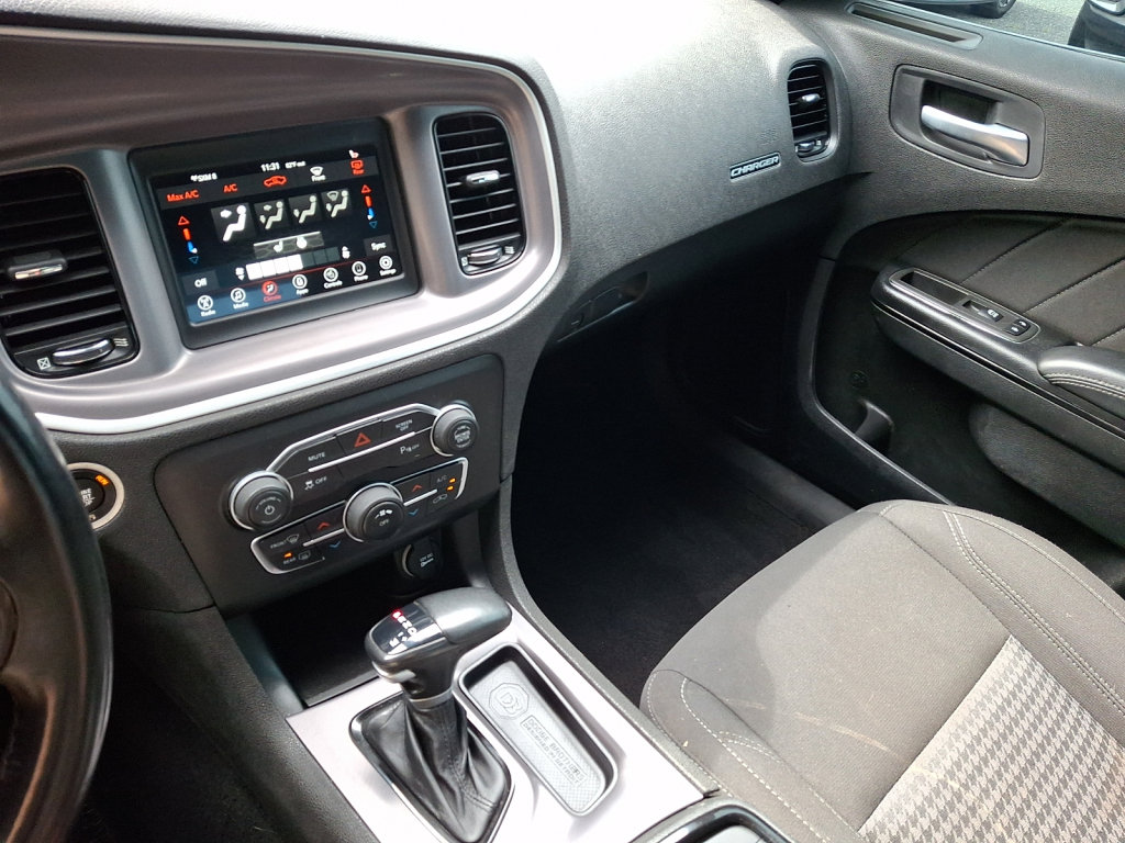 Used 2022 Dodge Charger SXT w/ Blacktop Package RWD image 29