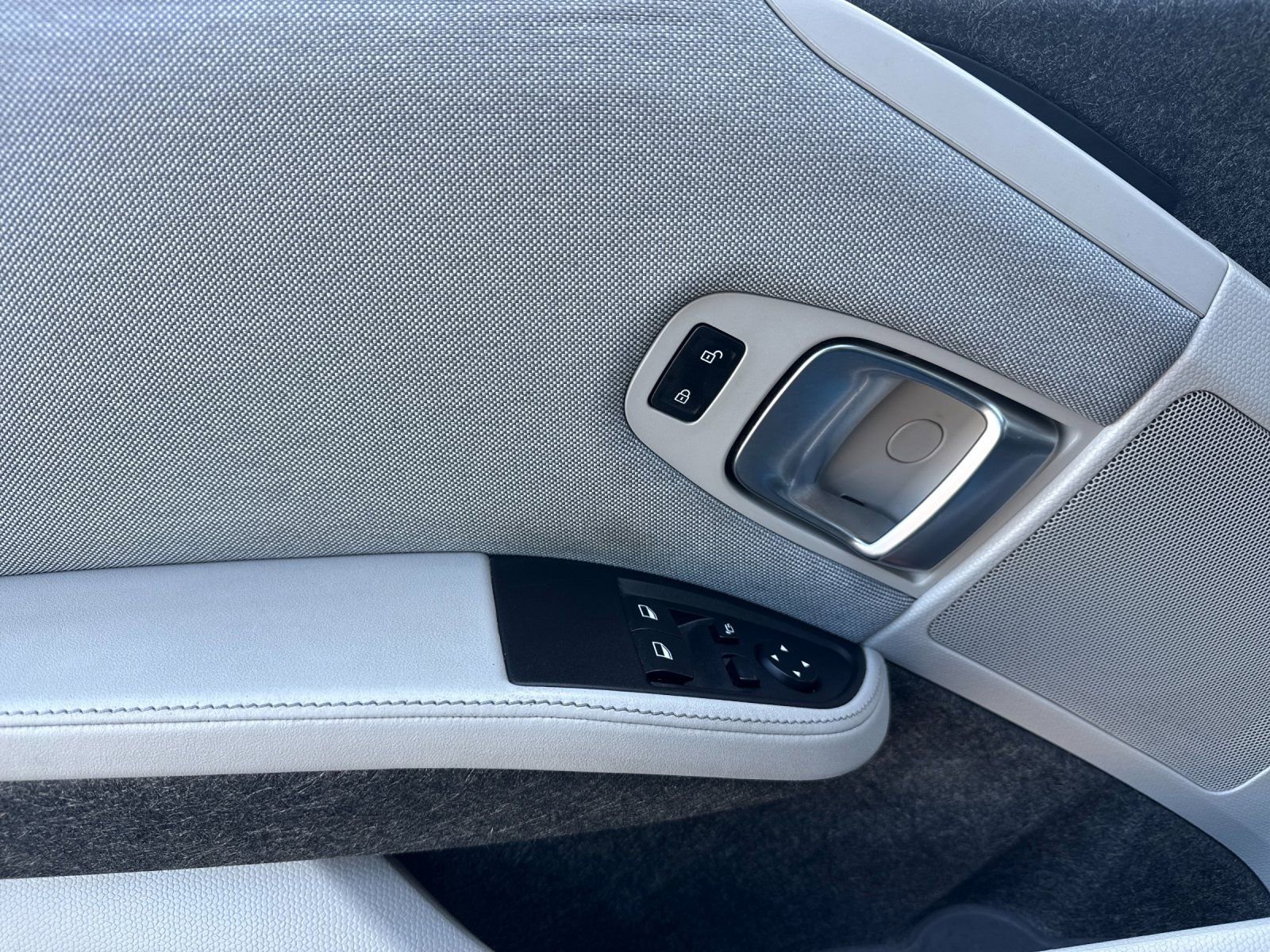 Used 2017 BMW i3 94Ah w/Range Extender image 10