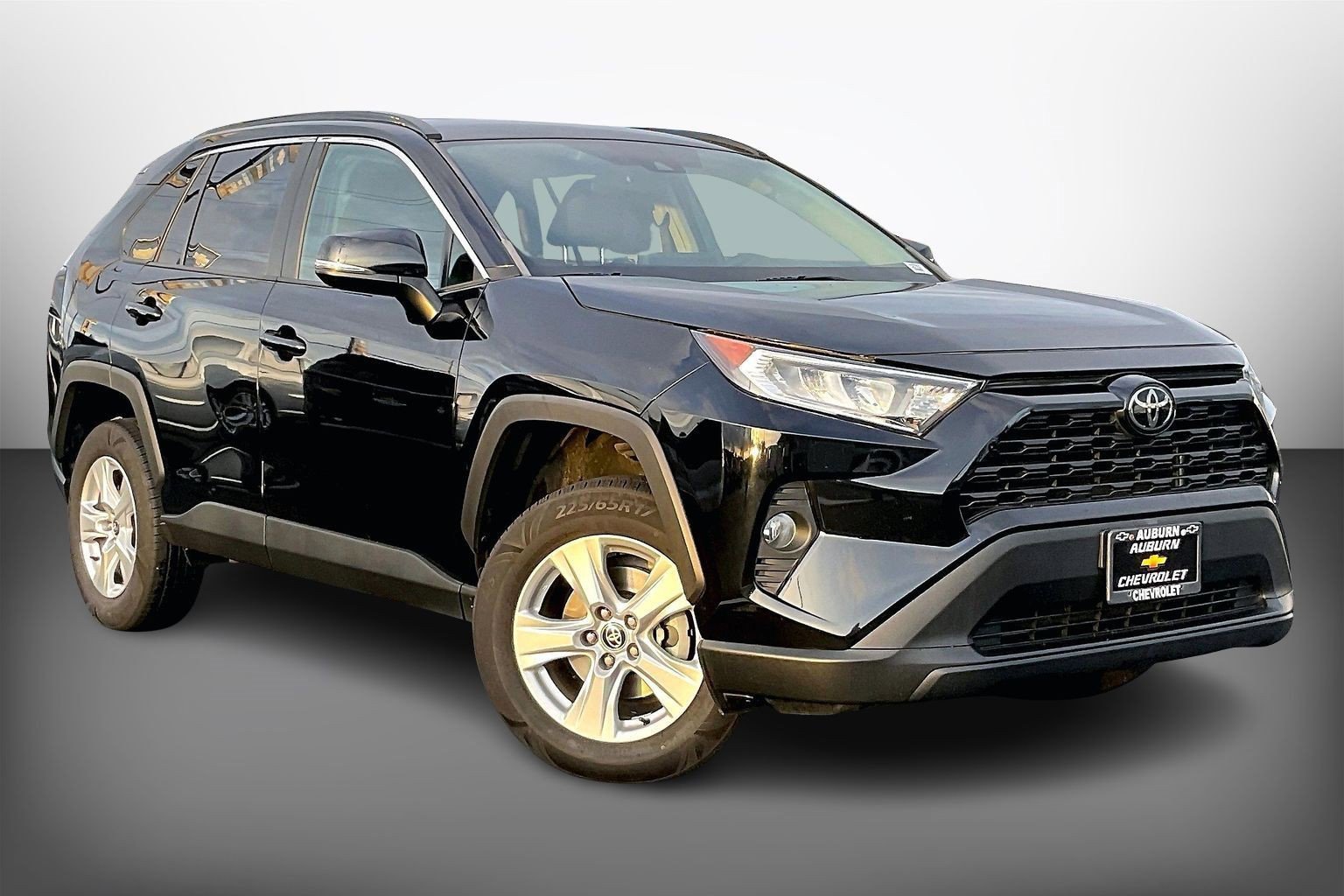 Used 2021 Toyota RAV4 XLE image 1