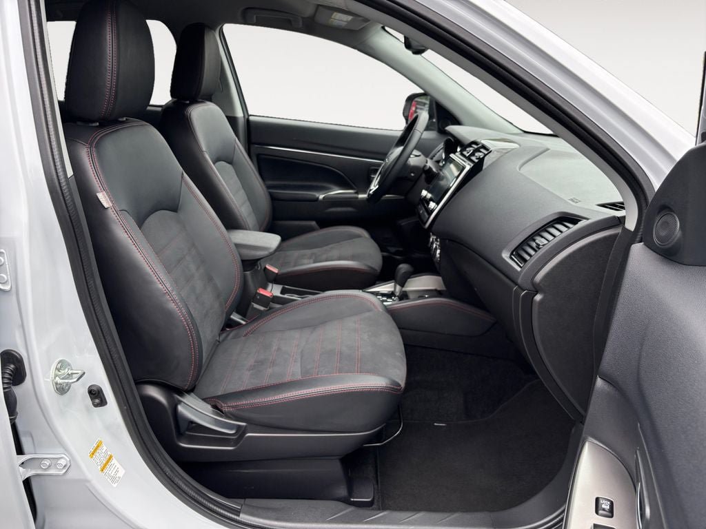 Used 2025 Mitsubishi Outlander Sport SE AWD/4WD image 24