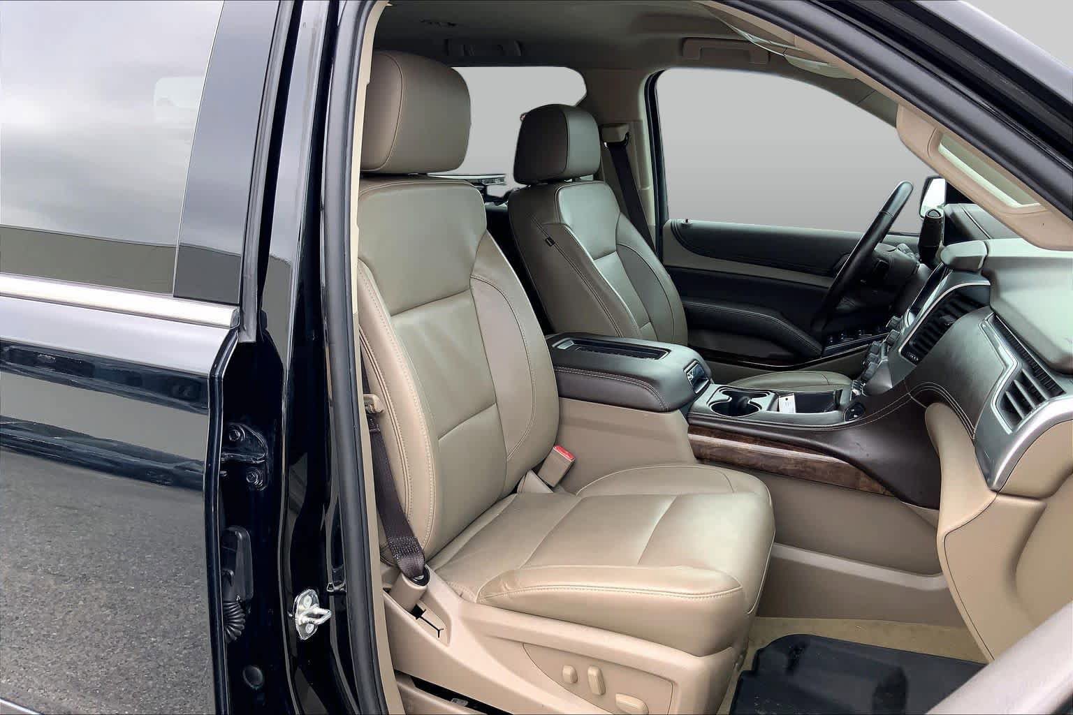 Used 2017 Chevrolet Tahoe LT w/ Luxury Package AWD/4WD image 9
