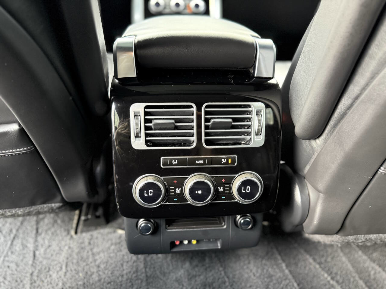 Used 2015 Land Rover Range Rover Autobiography image 24